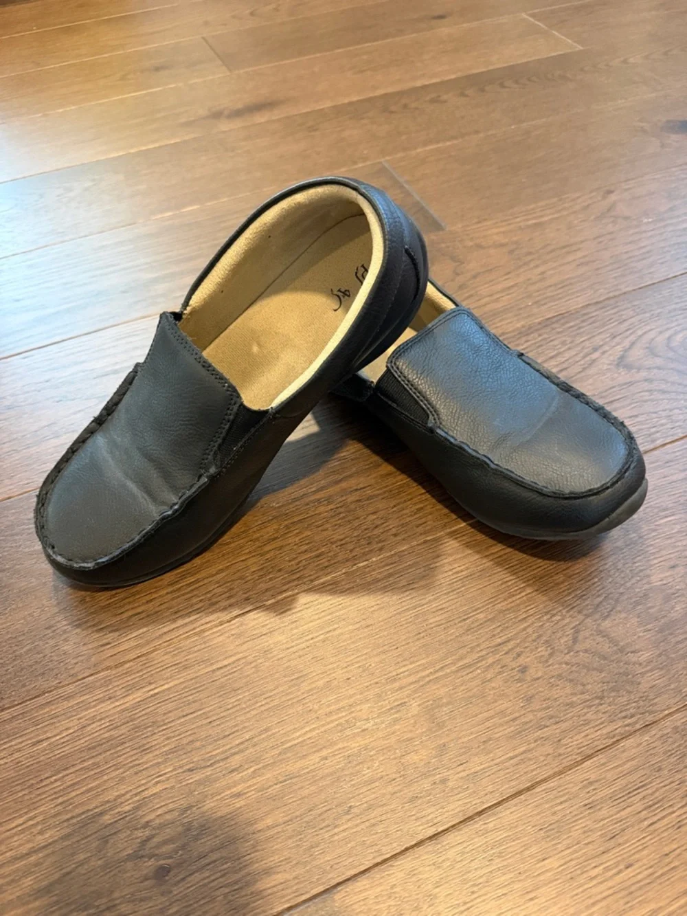 The Children’s Place Boys Black Leather Slip-On Loafers Size 6 - C38-011